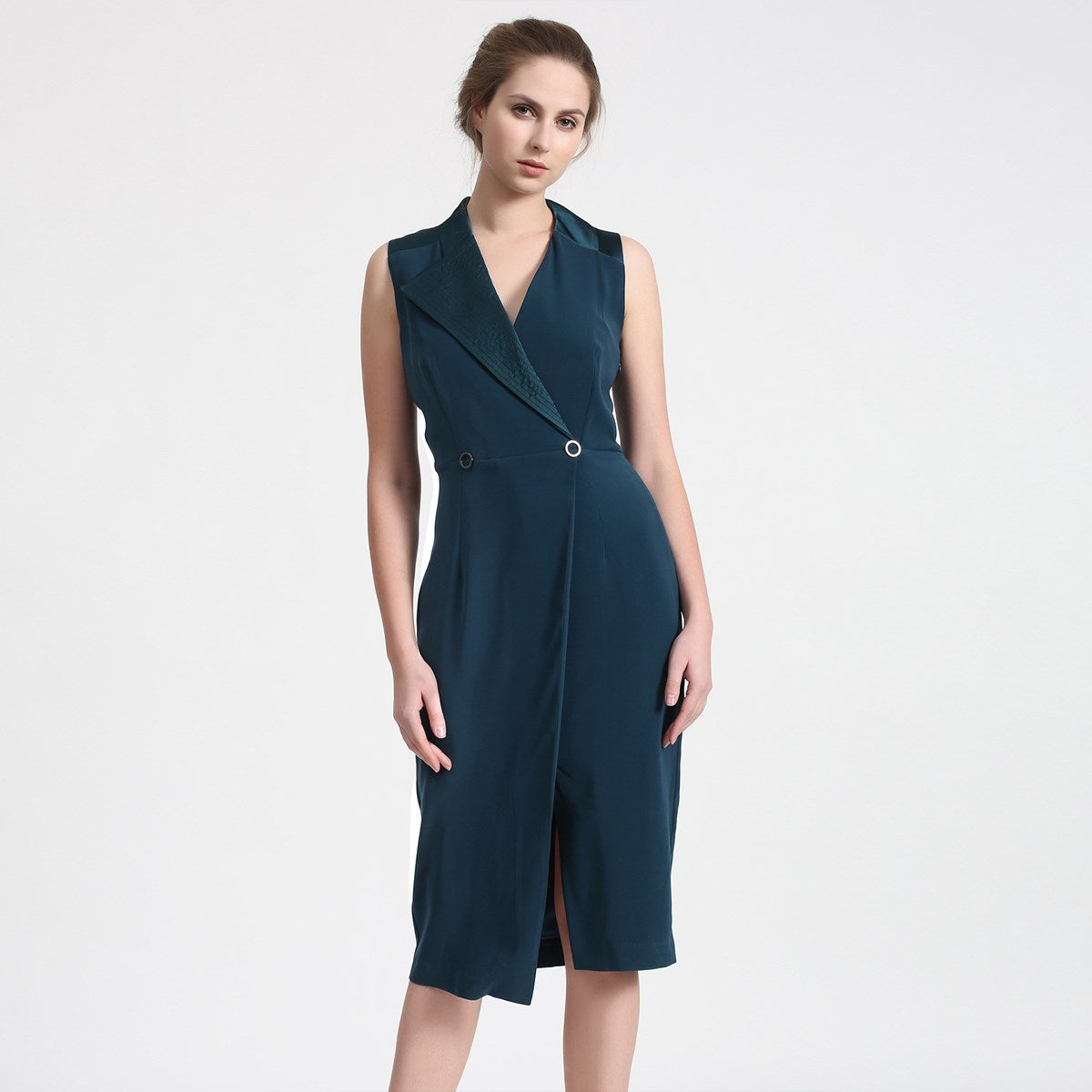 Robe tailleur à col surpiqué
