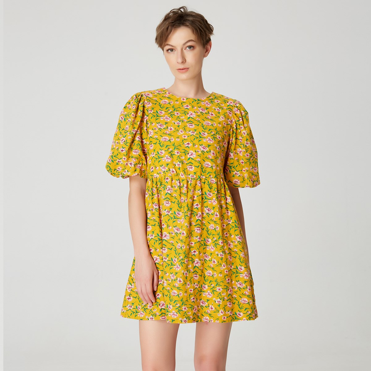Robe courte trapèze à imprimé floral monochrome