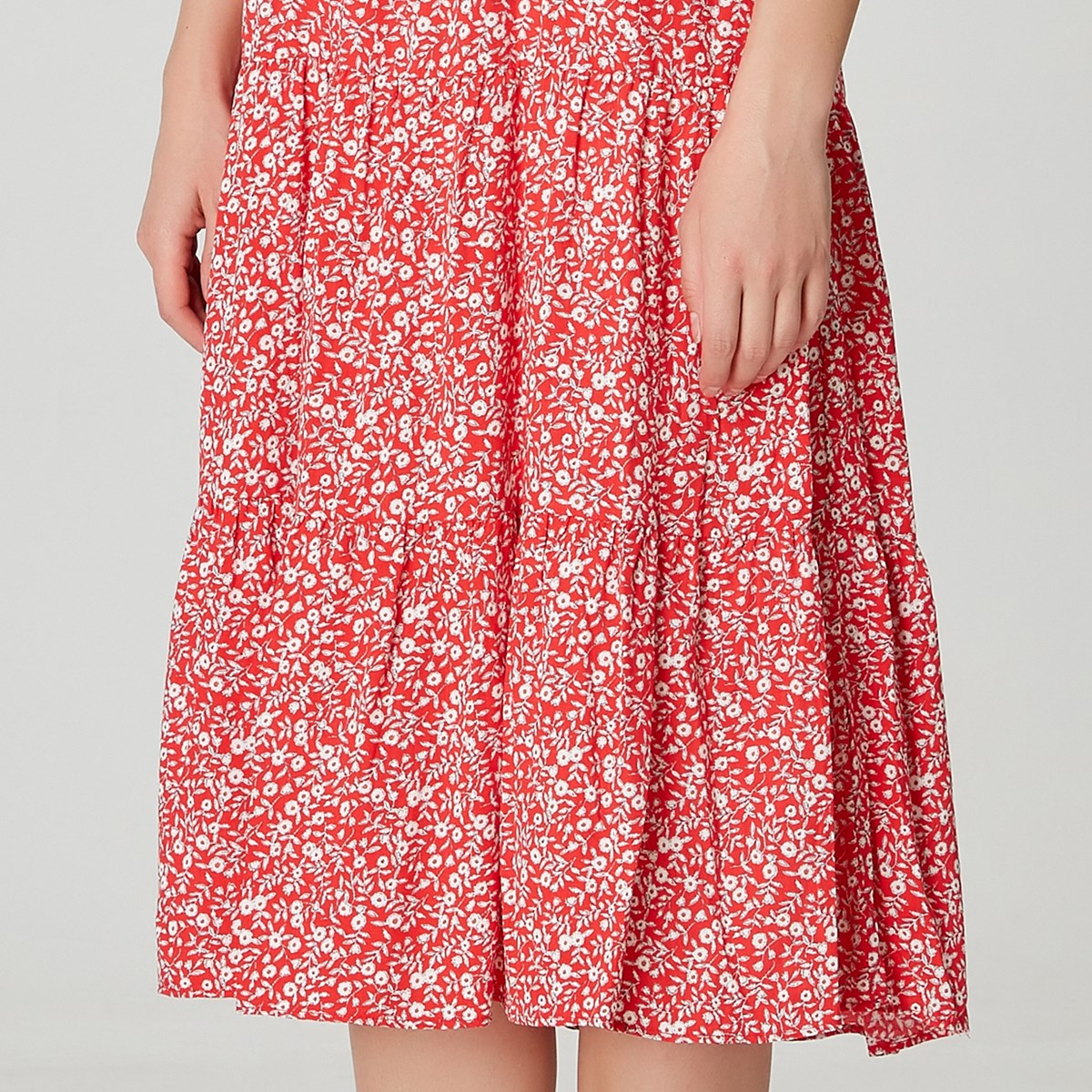 Robe tunique ample à imprimé floral et échancrure dos