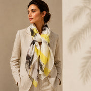 Écharpe en viscose et lin à imprimé abstrait