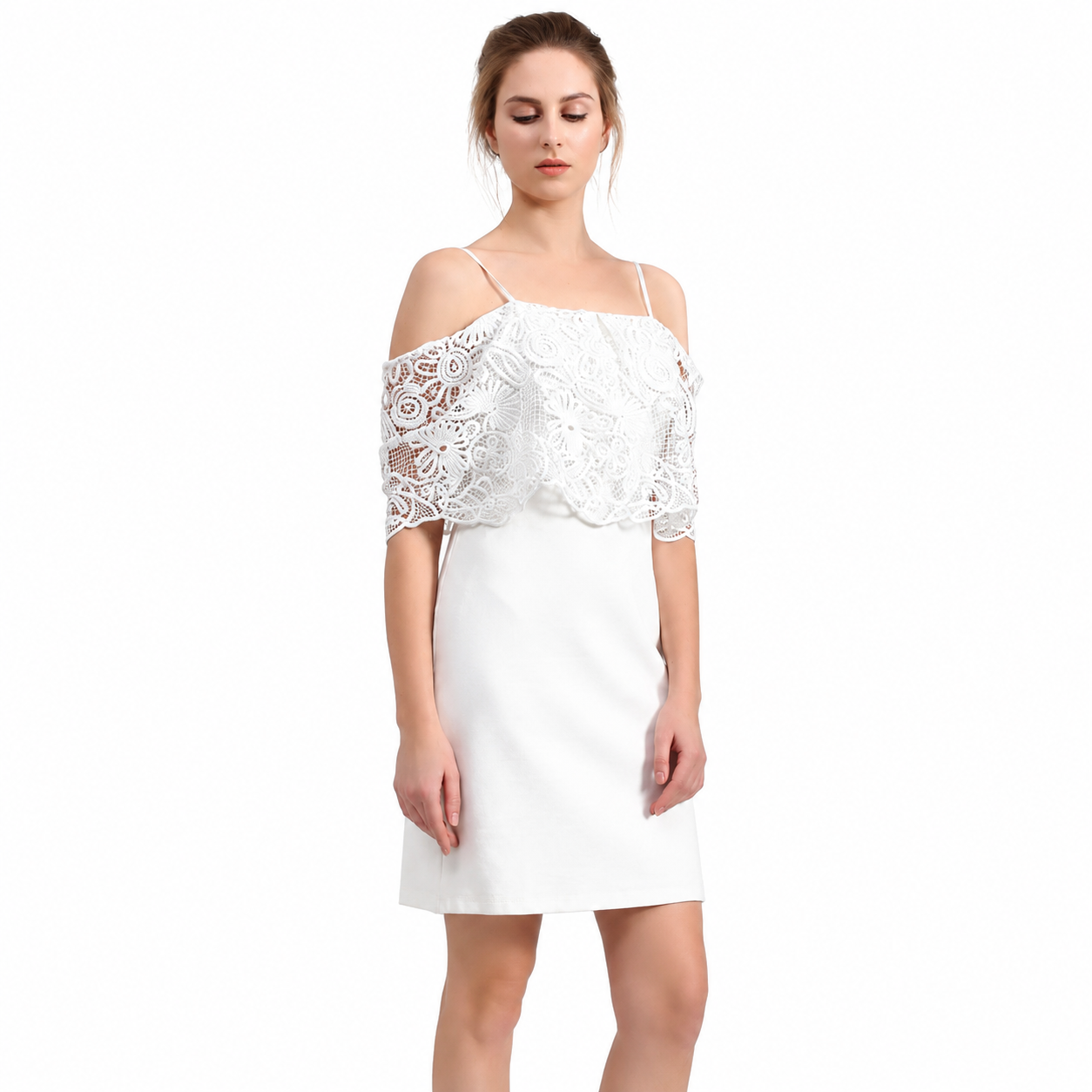 Robe courte à encolure bardot et dentelle