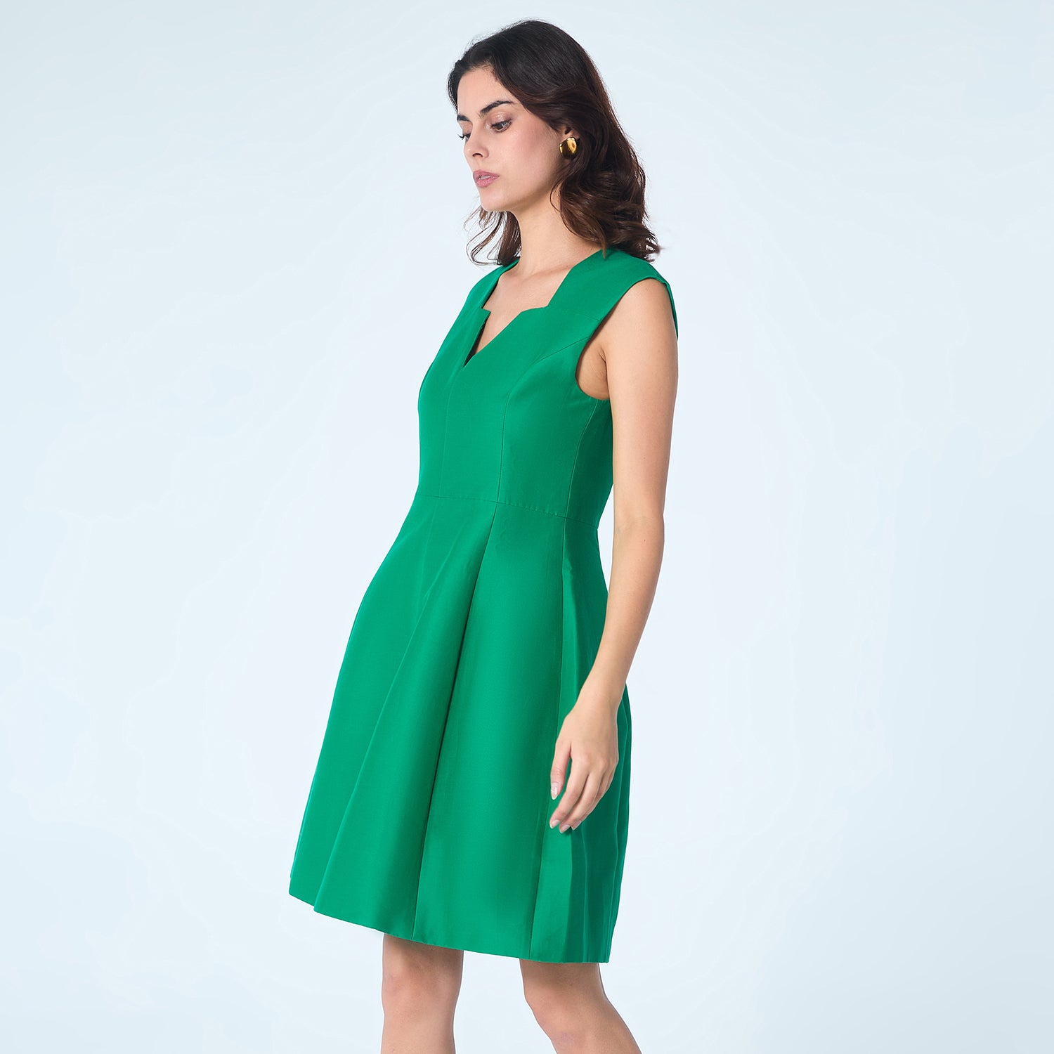 Robe patineuse satin et col V