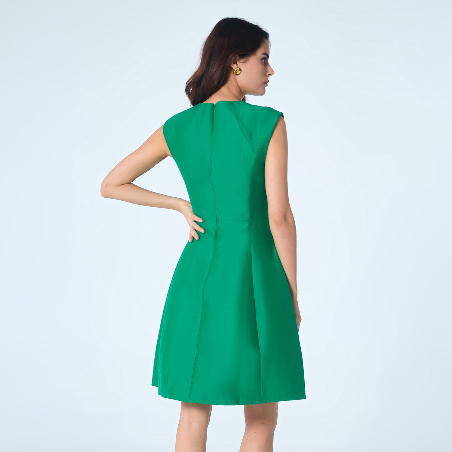 Robe patineuse satin et col V