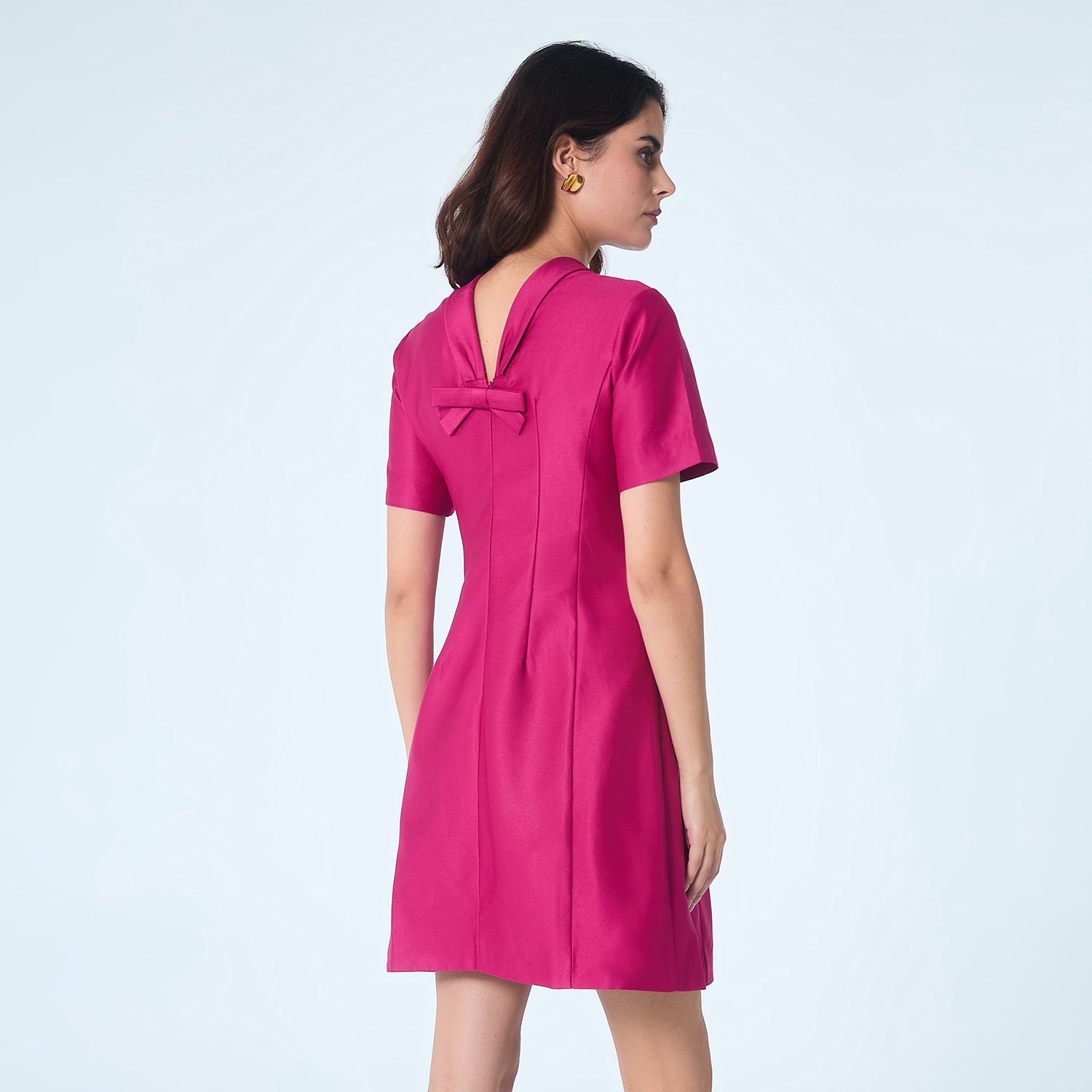 Robe courte en taffetas avec nœud dans le dos