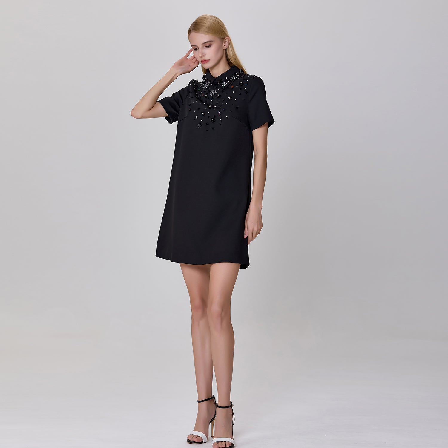 Robe chemise droite à broderies