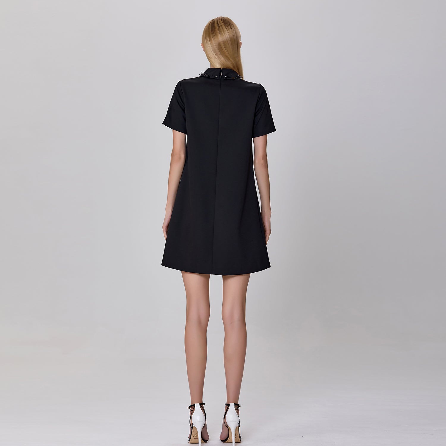Robe chemise droite à broderies