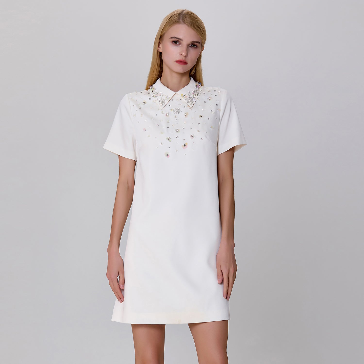 Robe chemise droite à broderies