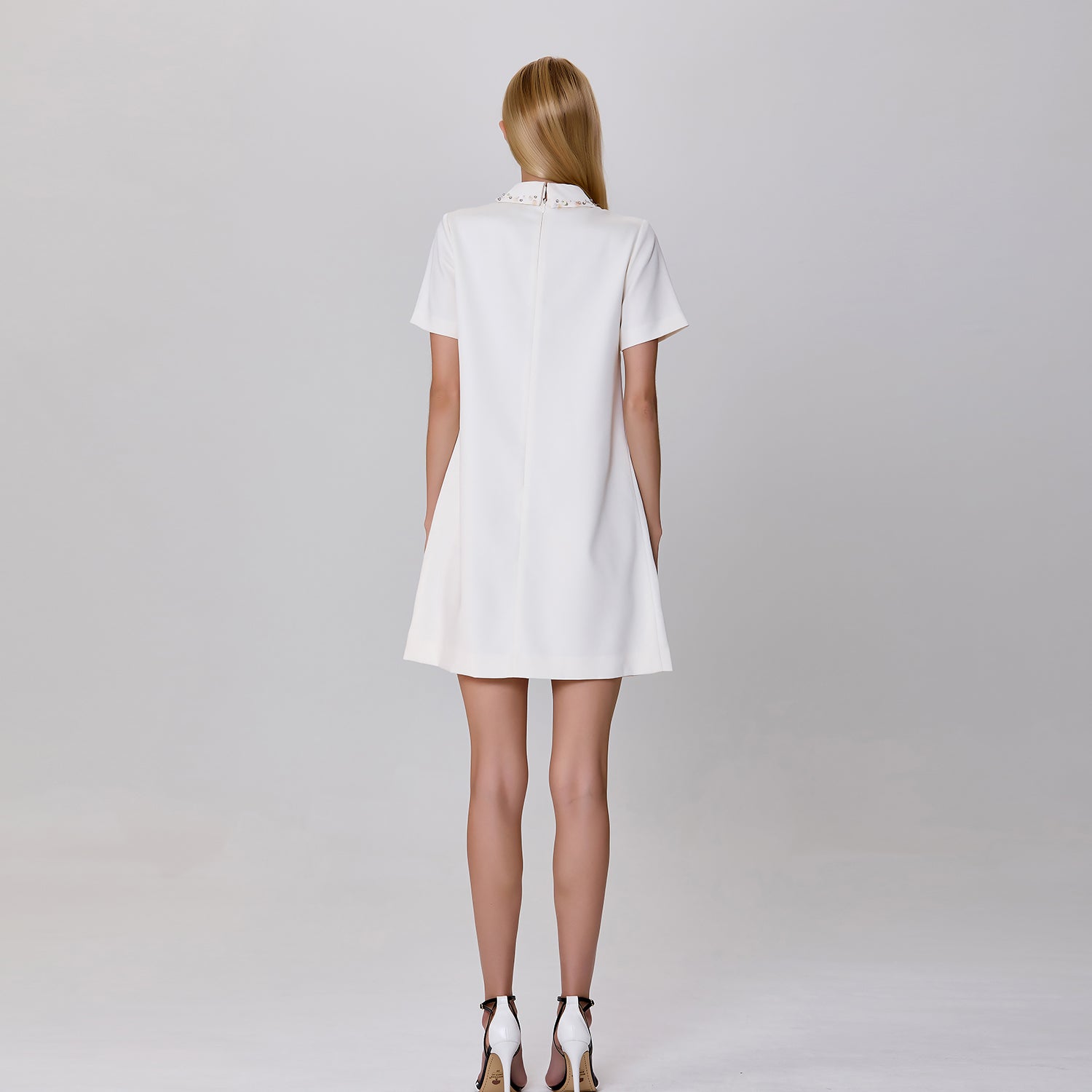 Robe chemise droite à broderies