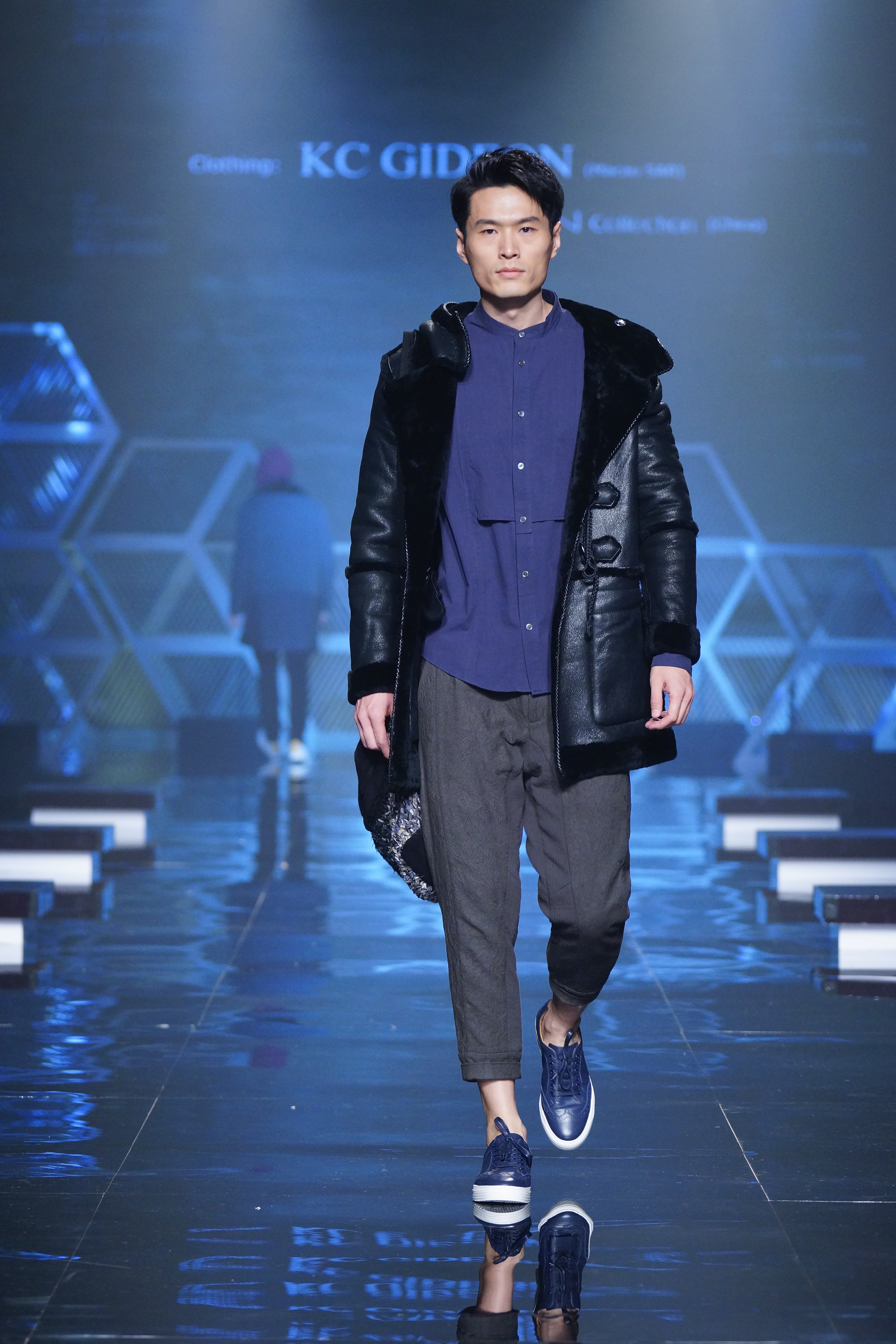 Chemise avec plastron surpiqué et col amovible