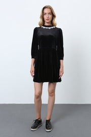 Short skater dress with lace appliqué collar