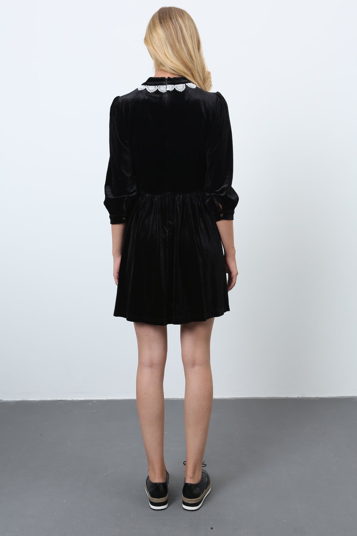 Short skater dress with lace appliqué collar