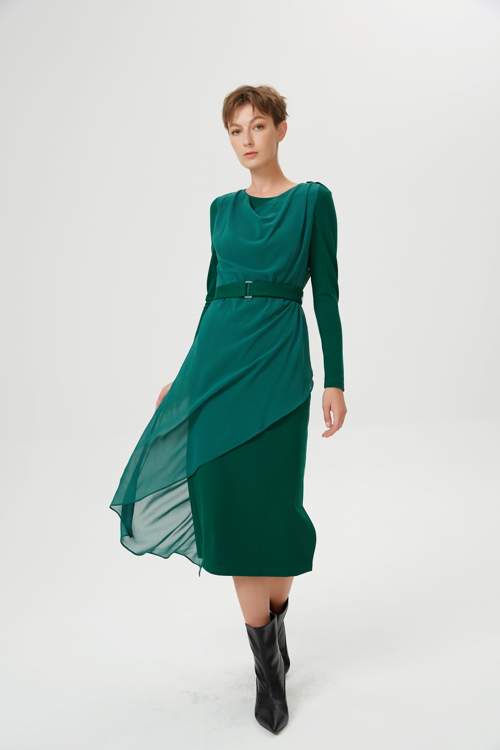 Robe asymétrique ajustée en mousseline et jersey