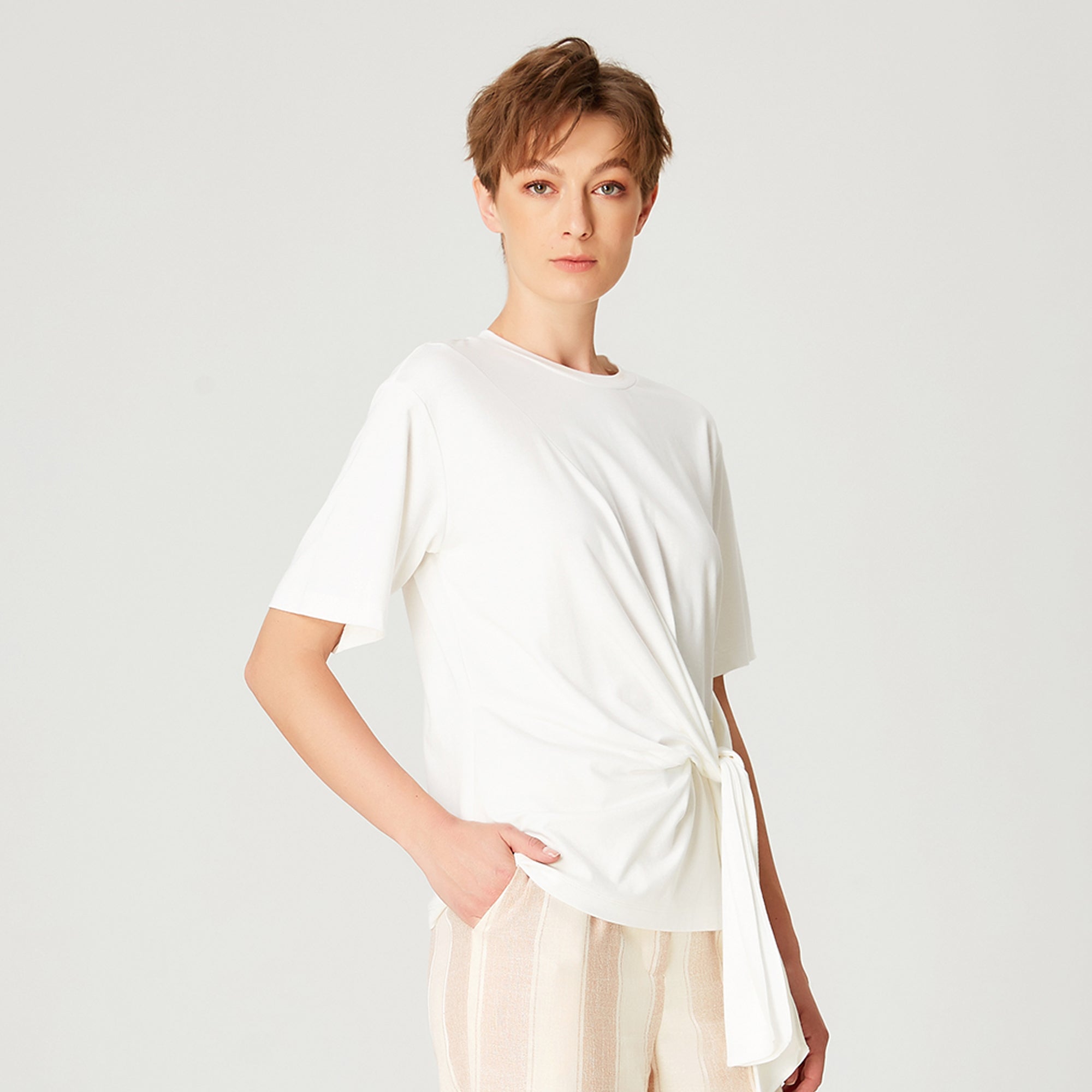 T-shirt a larges panneaux noués devant