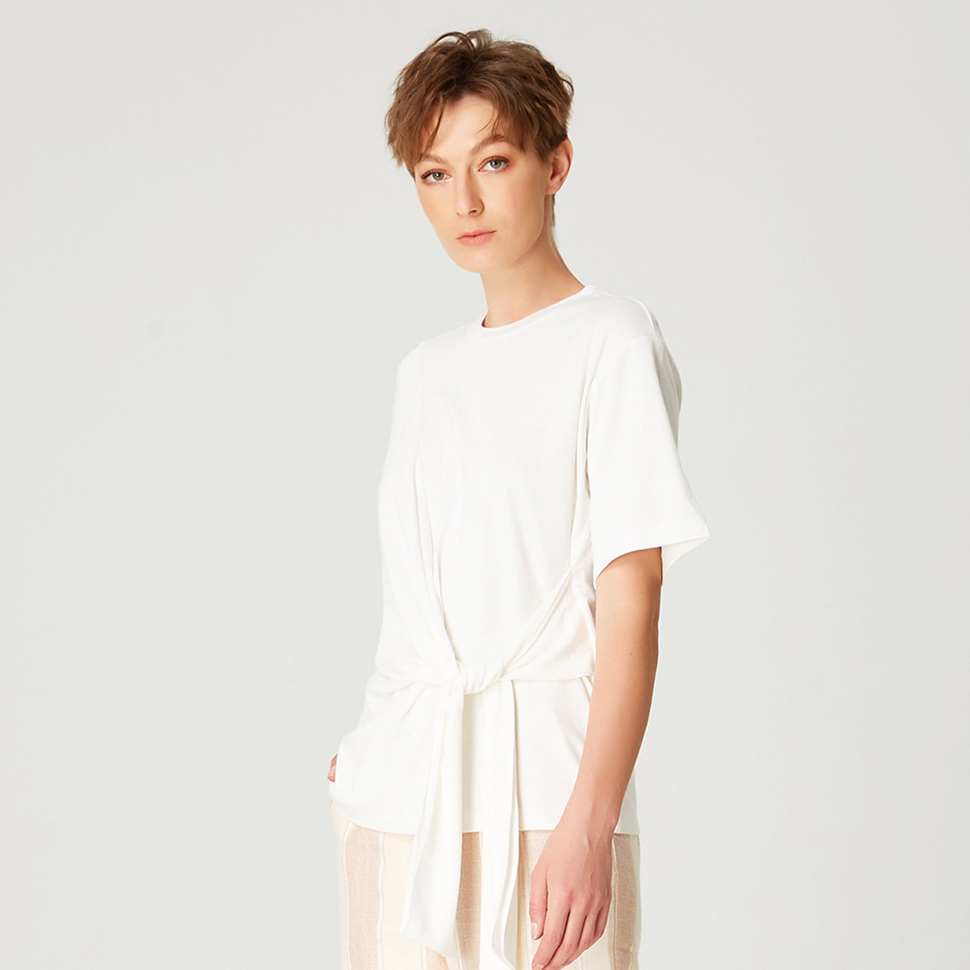 T-shirt a larges panneaux noués devant