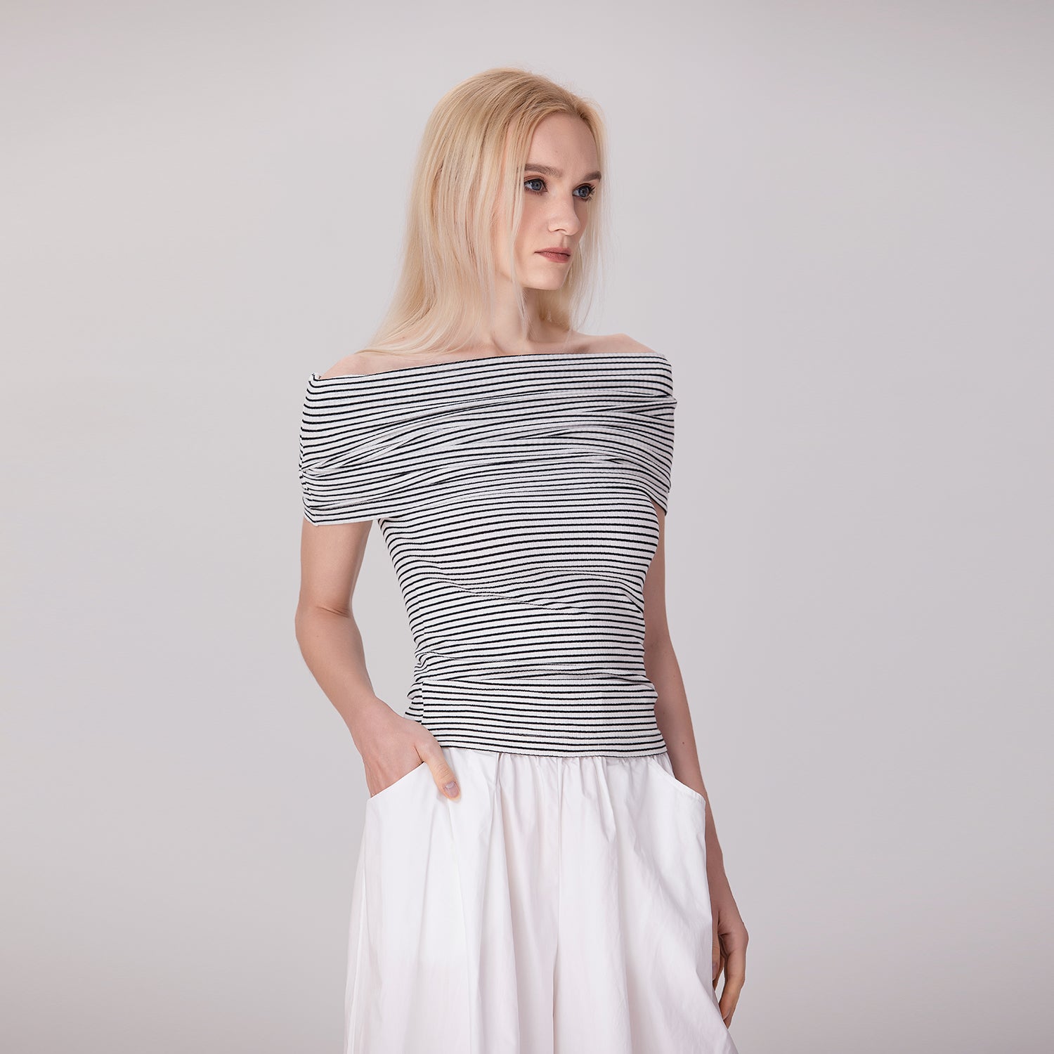 Top épaules dénudées à rayures