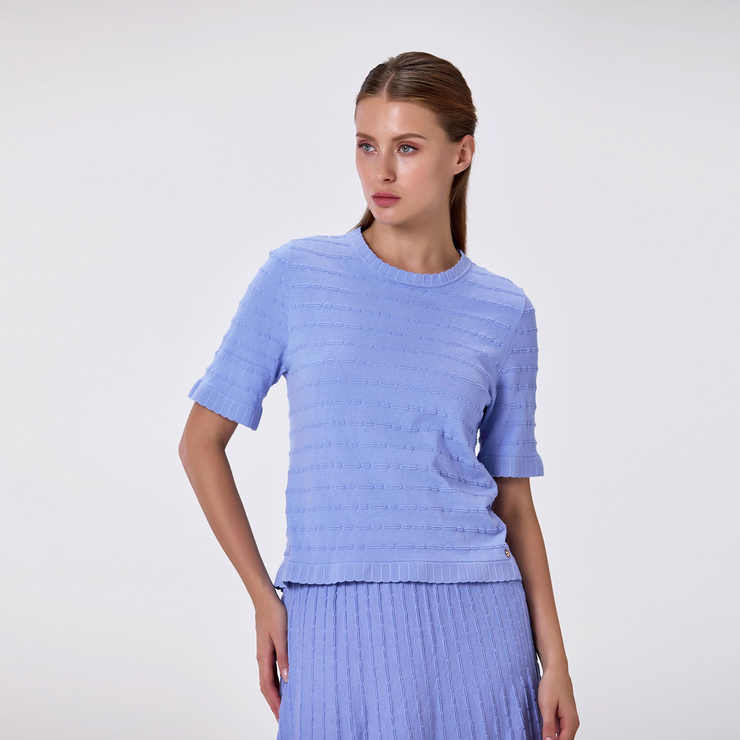 Pull léger en coton à col rond