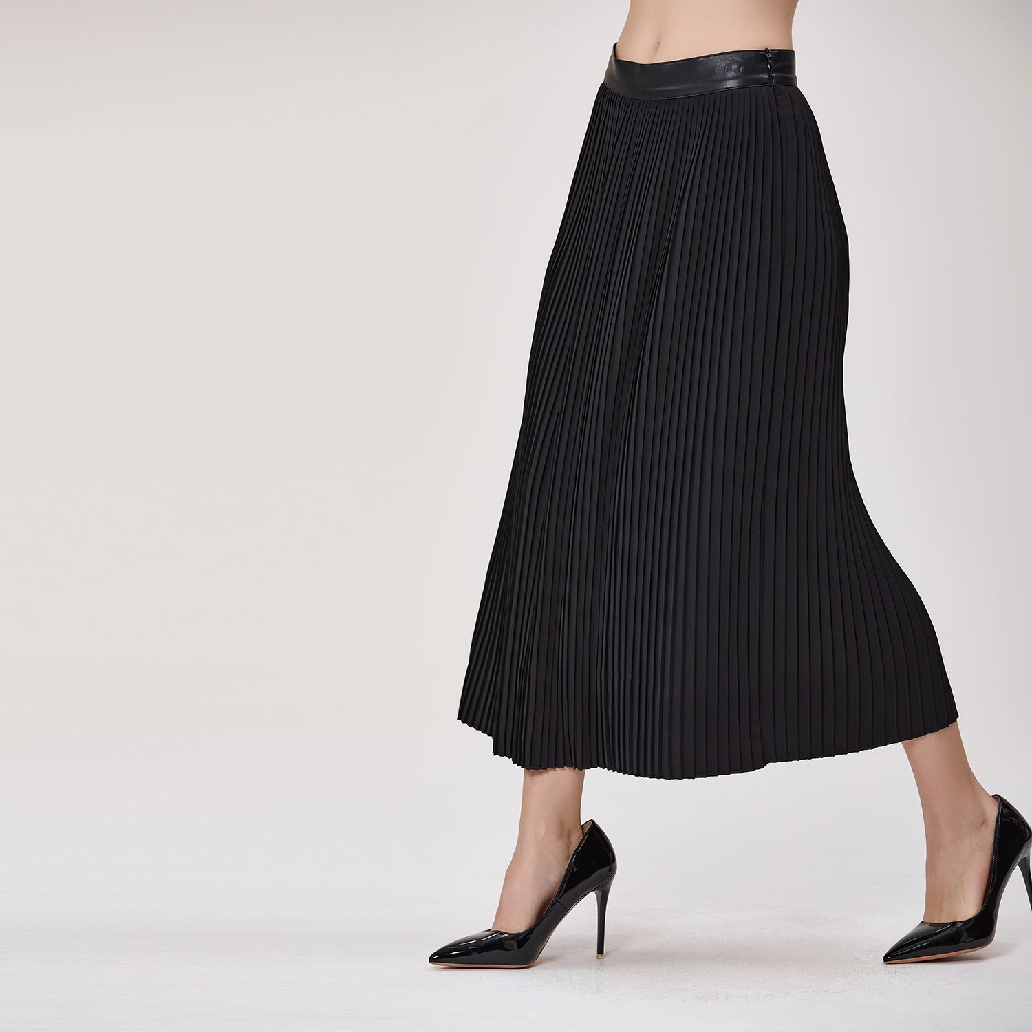 Jupe midi plissée avec taille effet cuir