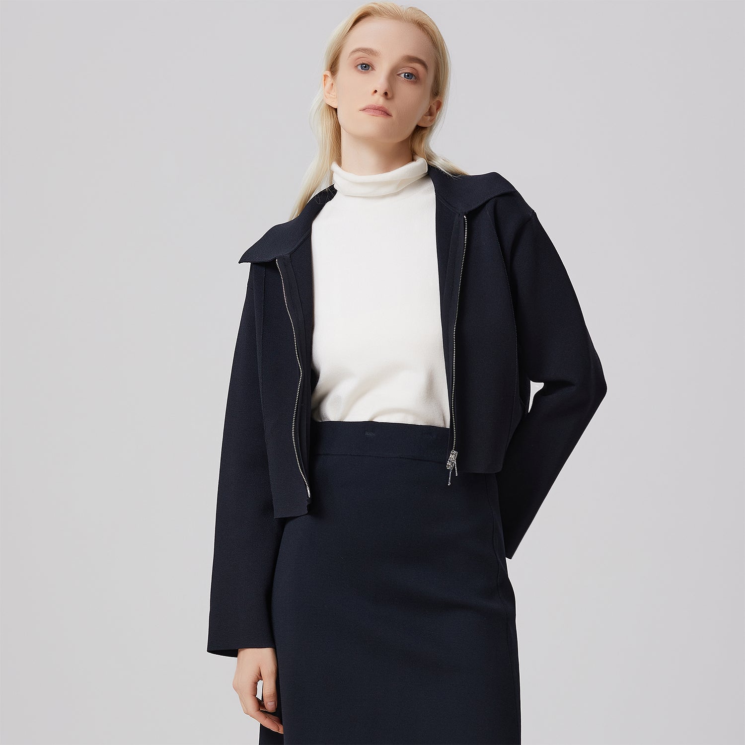 Veste courte minimaliste en maille avec zip