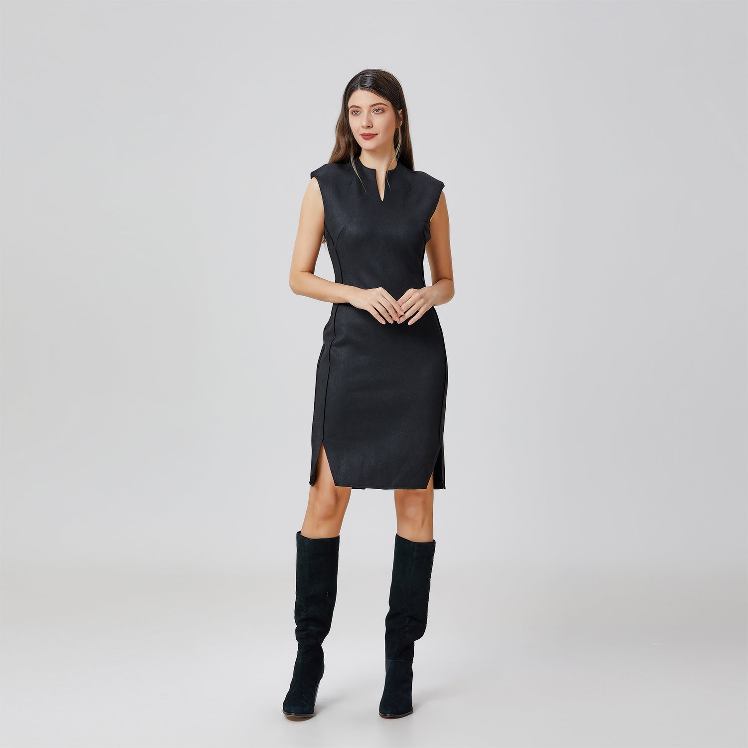 Robe courte ajustée à col V