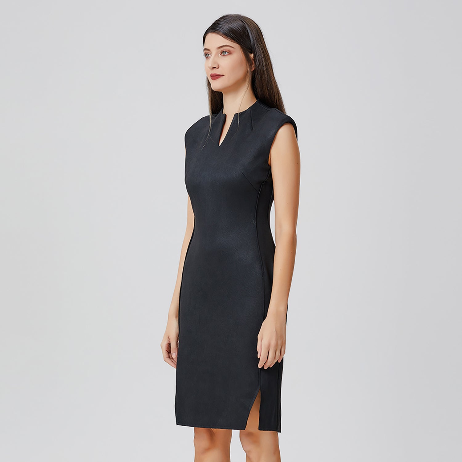 Robe courte ajustée à col V
