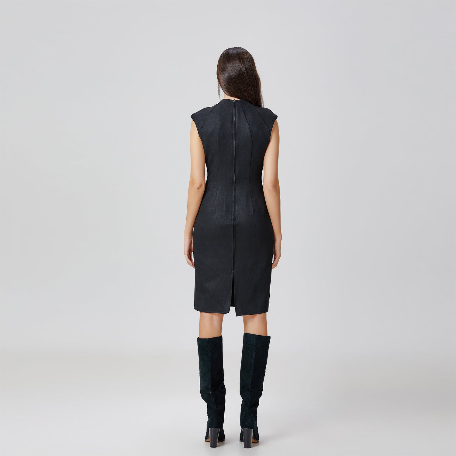 Robe courte ajustée à col V
