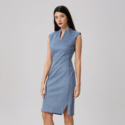 Robe courte ajustée à col V