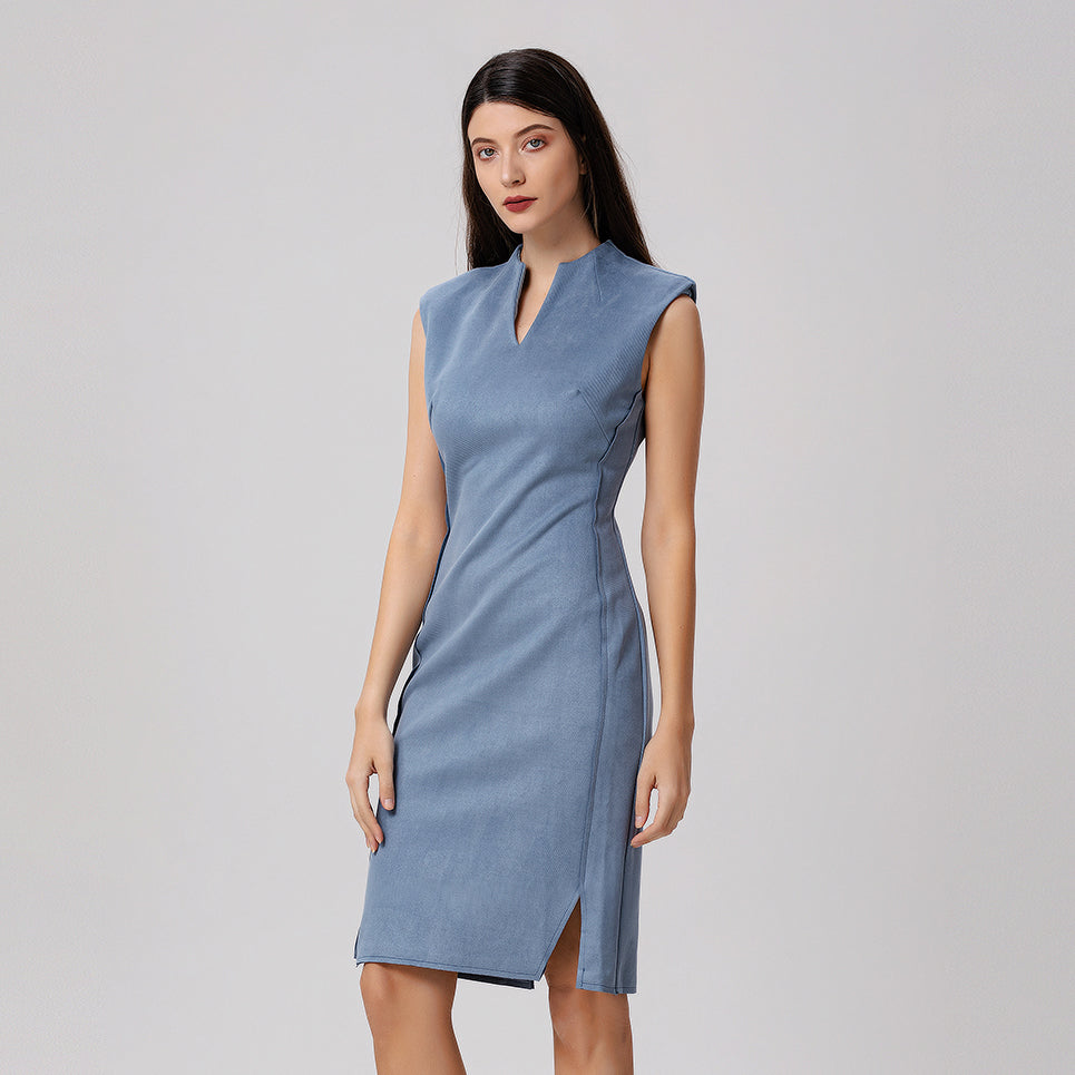 Robe courte ajustée à col V