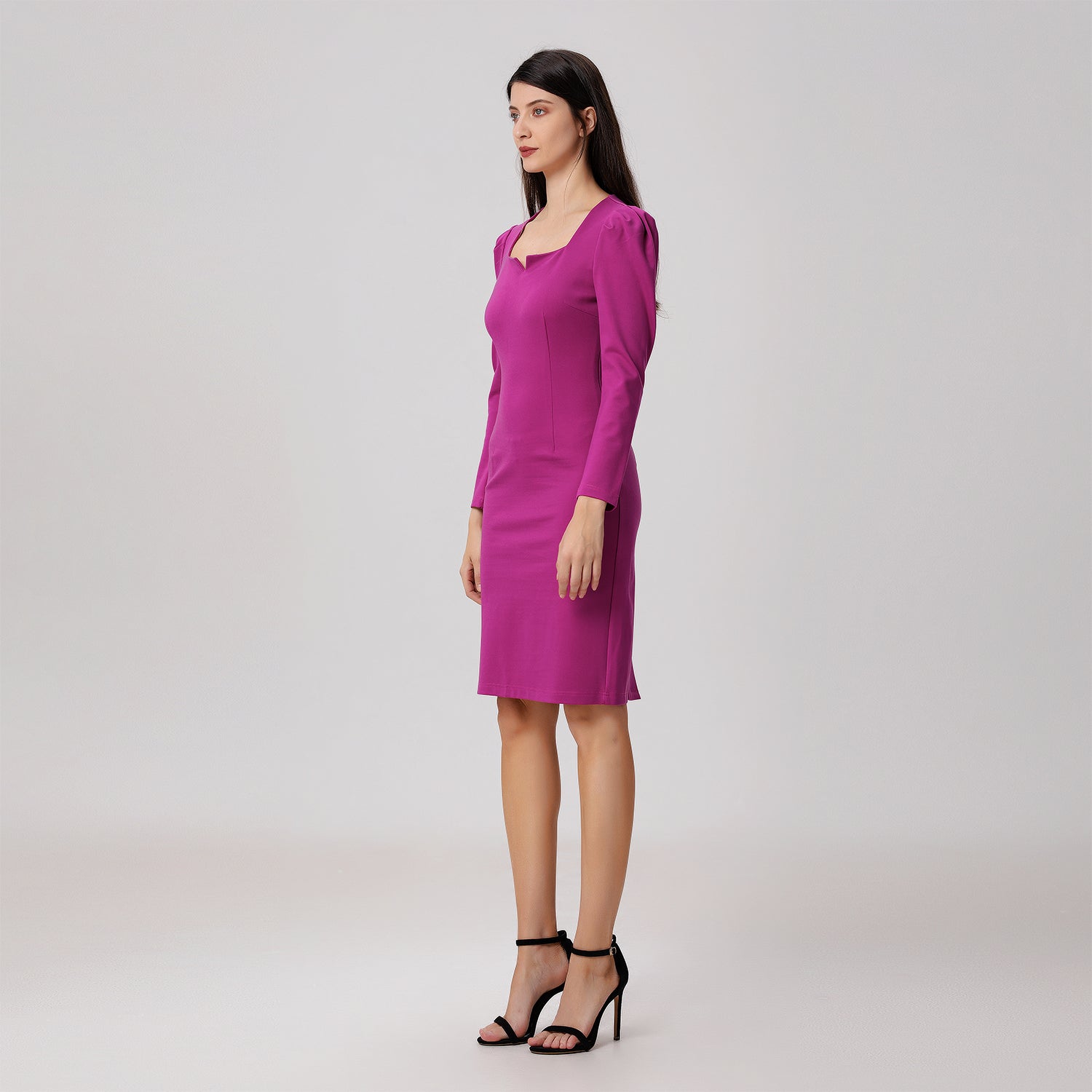 Robe ajustée à manches bouffantes