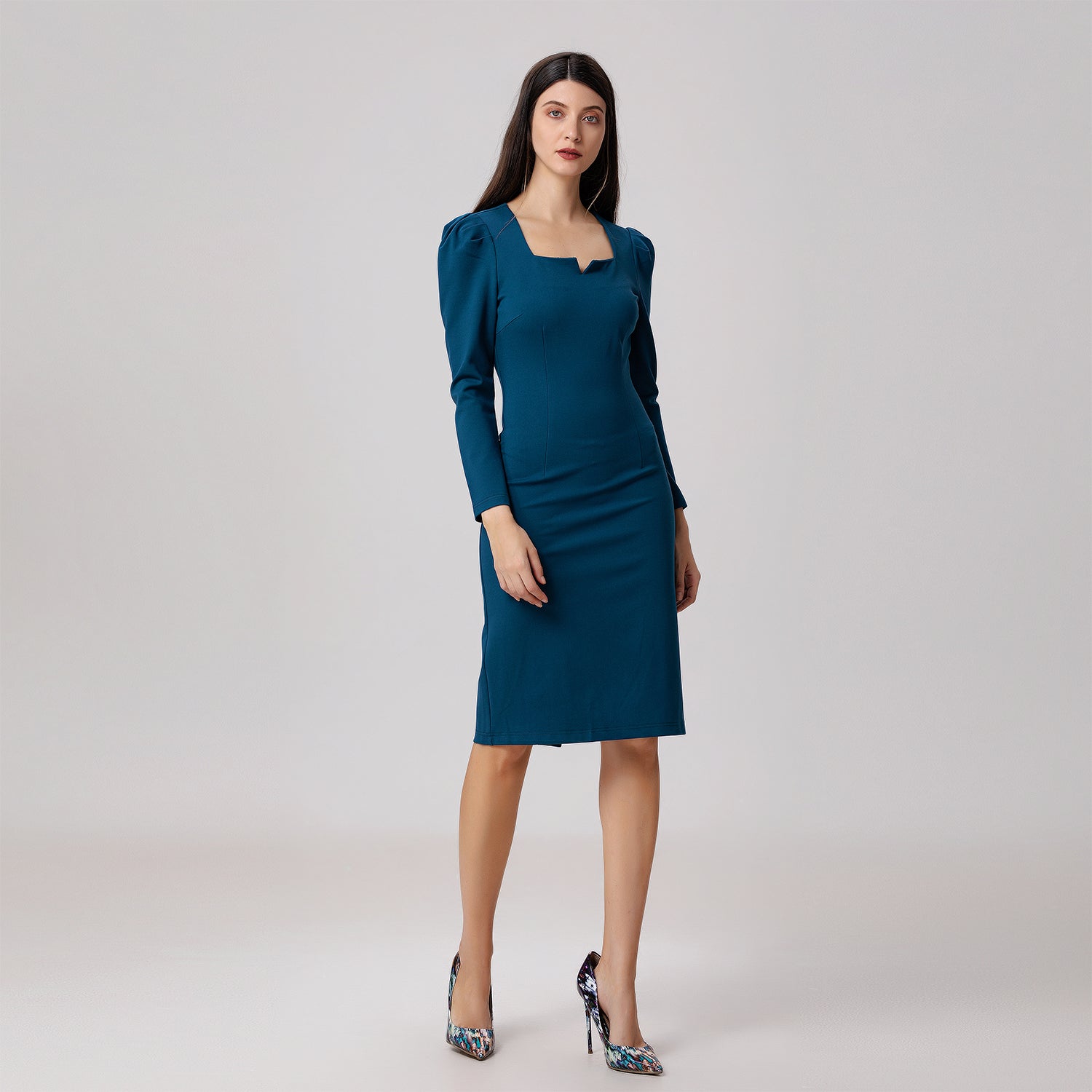 Robe ajustée à manches bouffantes