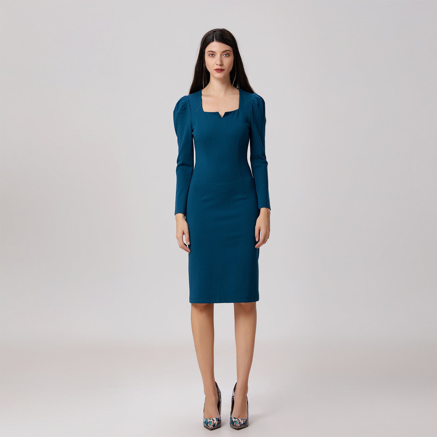 Robe ajustée à manches bouffantes