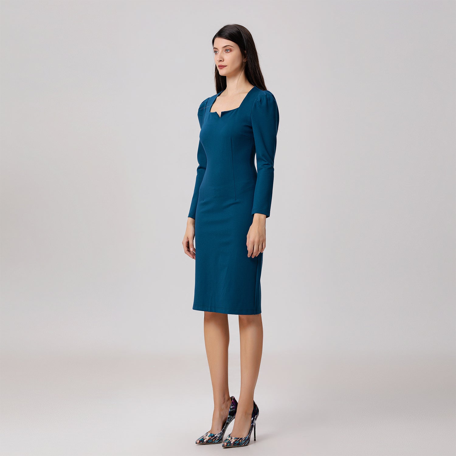 Robe ajustée à manches bouffantes