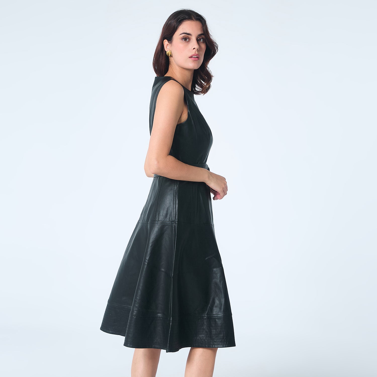 Robe sans manche évasée en simili cuir