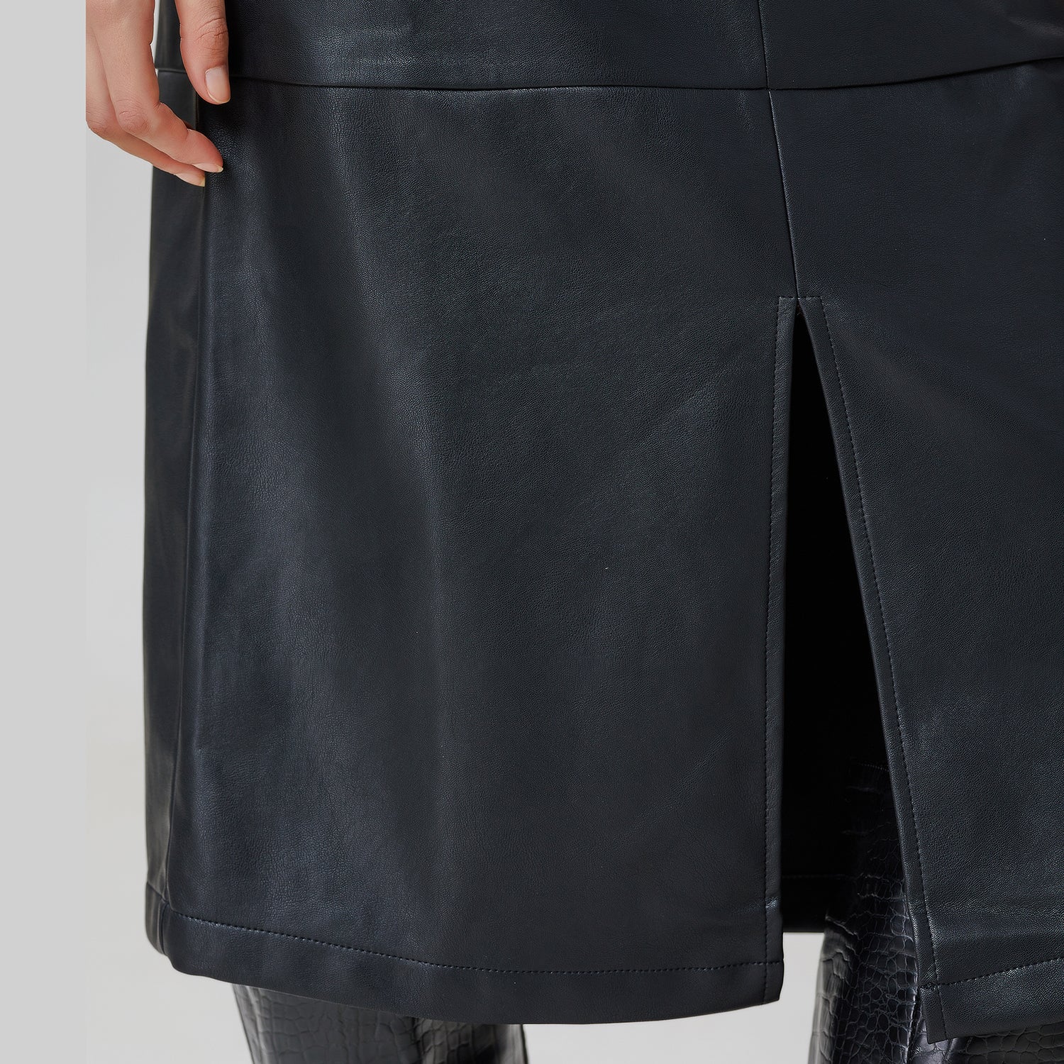 Robe à manches longues en simili cuir