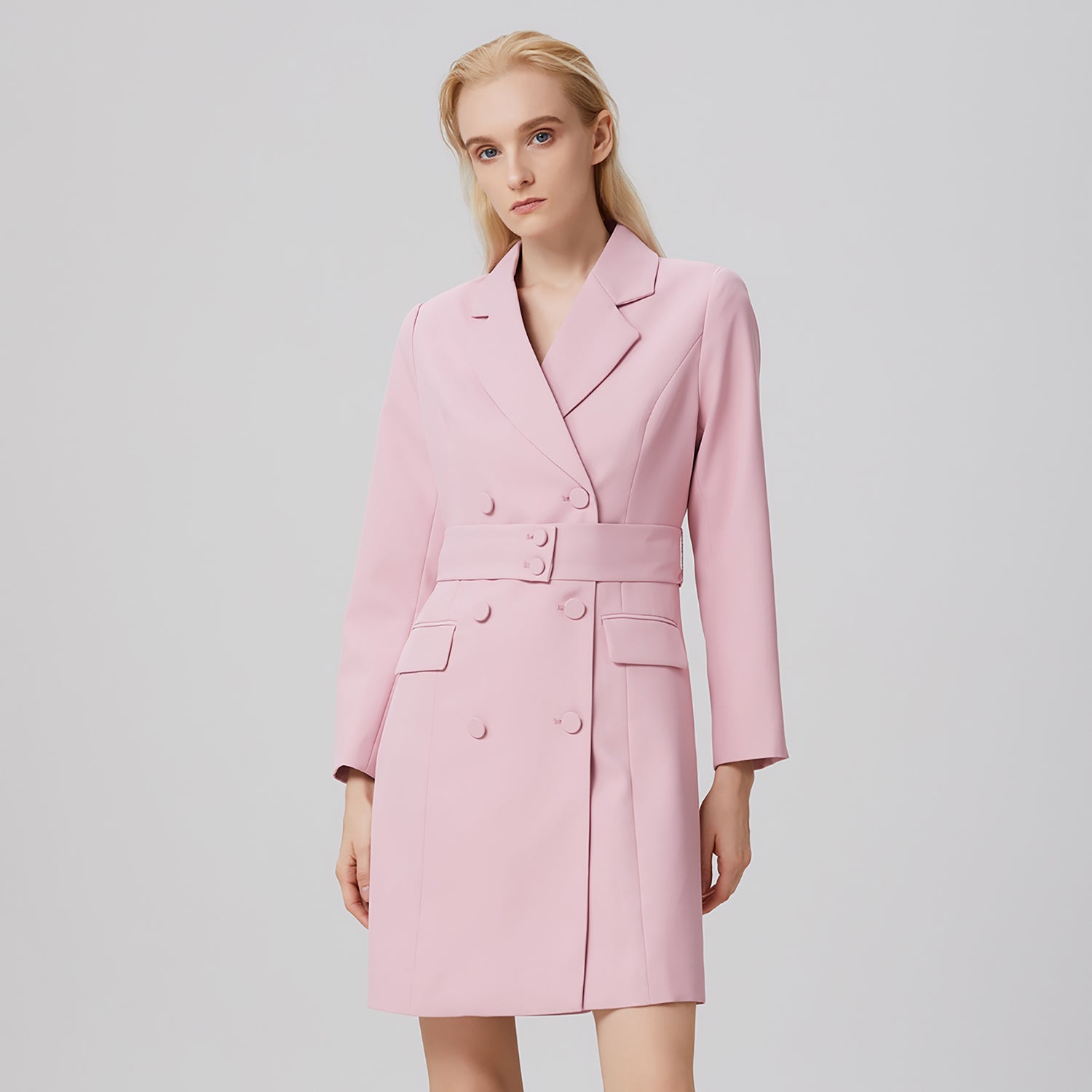 Manteau tailleur à large ceinture