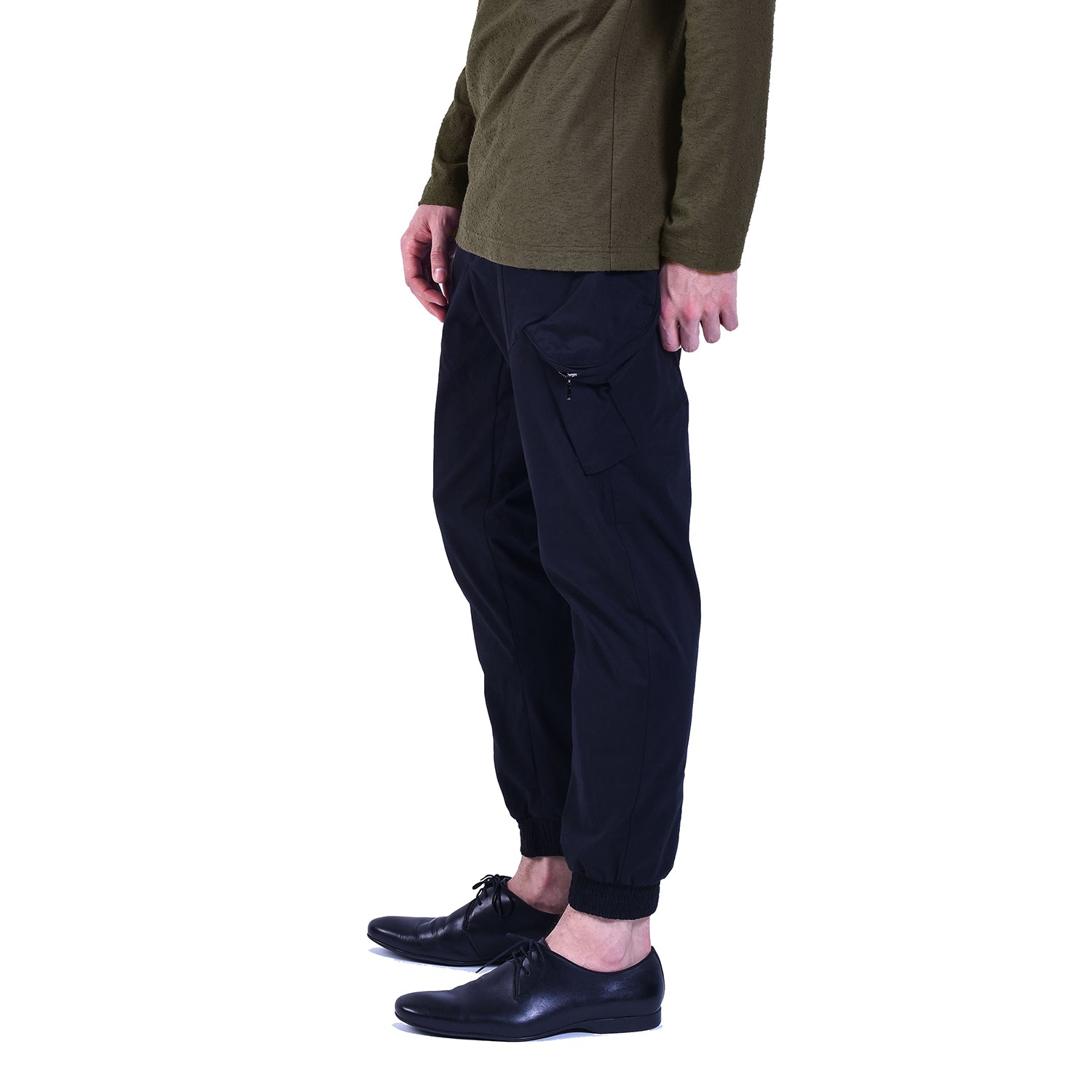 Pantalon cargo resserré aux chevilles