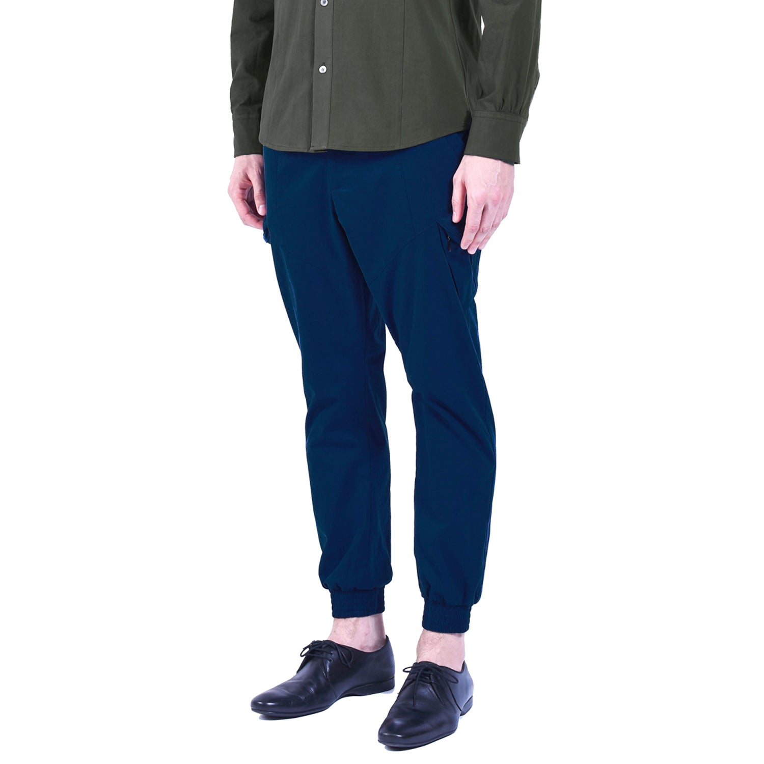 Pantalon cargo resserré aux chevilles