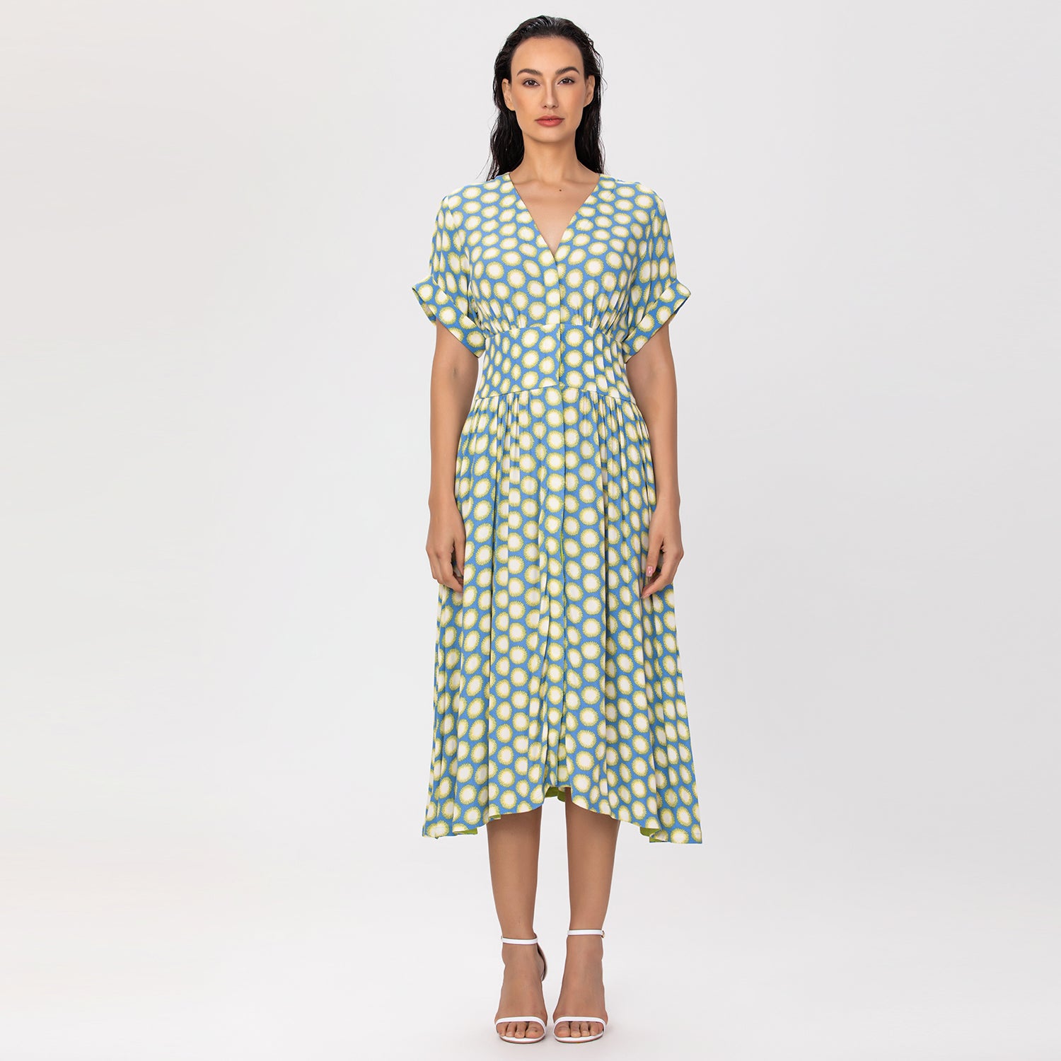 Robe chemisier ajustée et évasée à pois