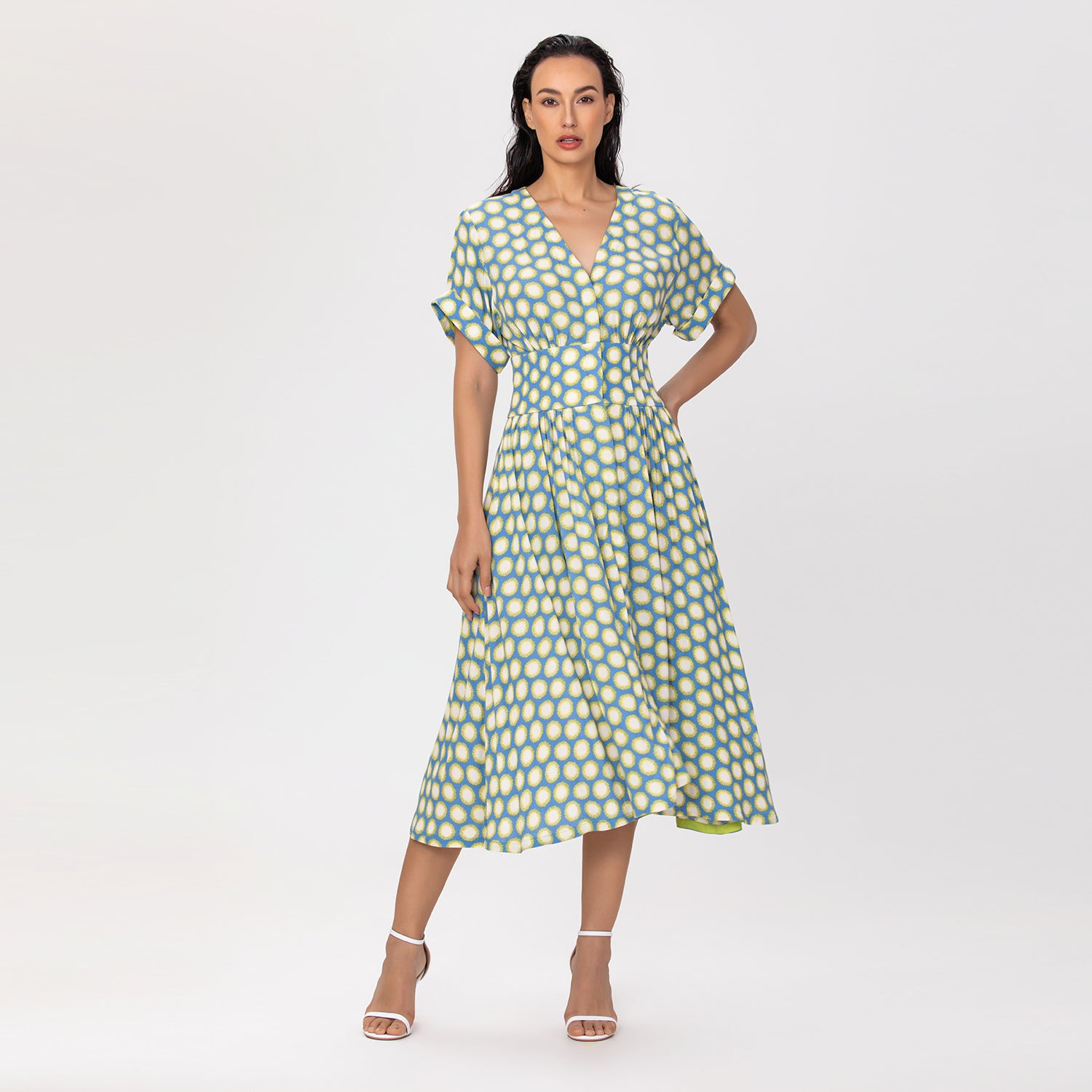 Robe chemisier ajustée et évasée à pois