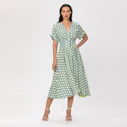 Robe chemisier ajustée et évasée à pois