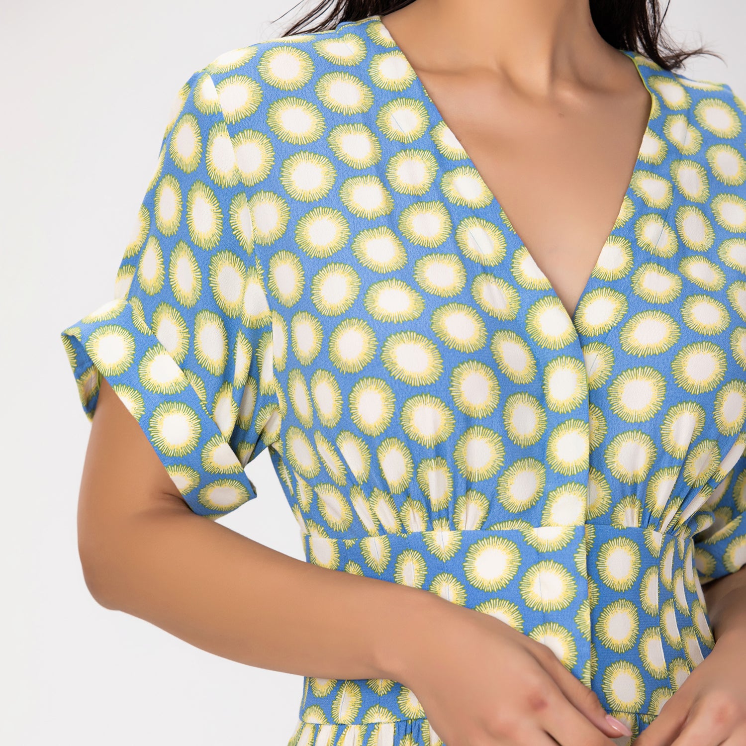 Robe chemisier ajustée et évasée à pois
