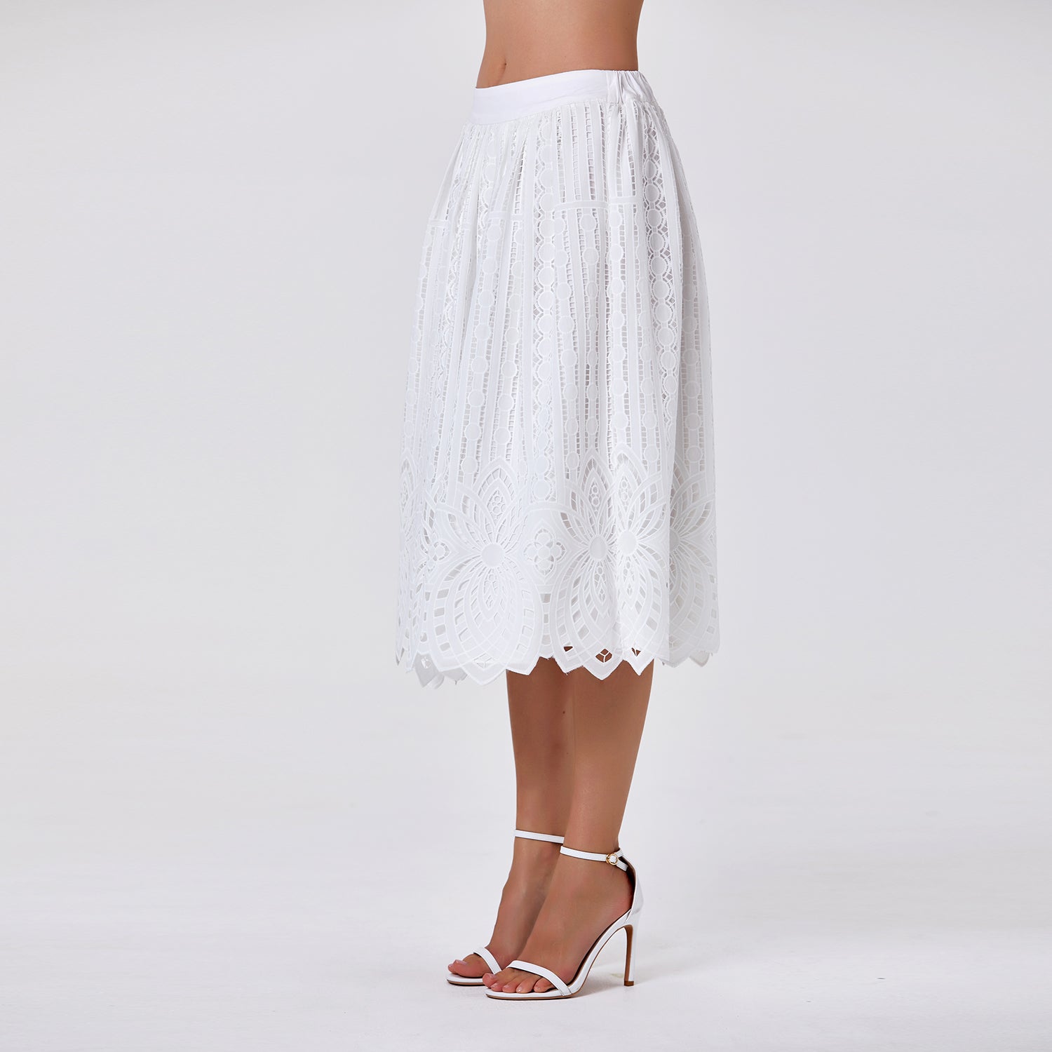 Jupe midi en coton brodé
