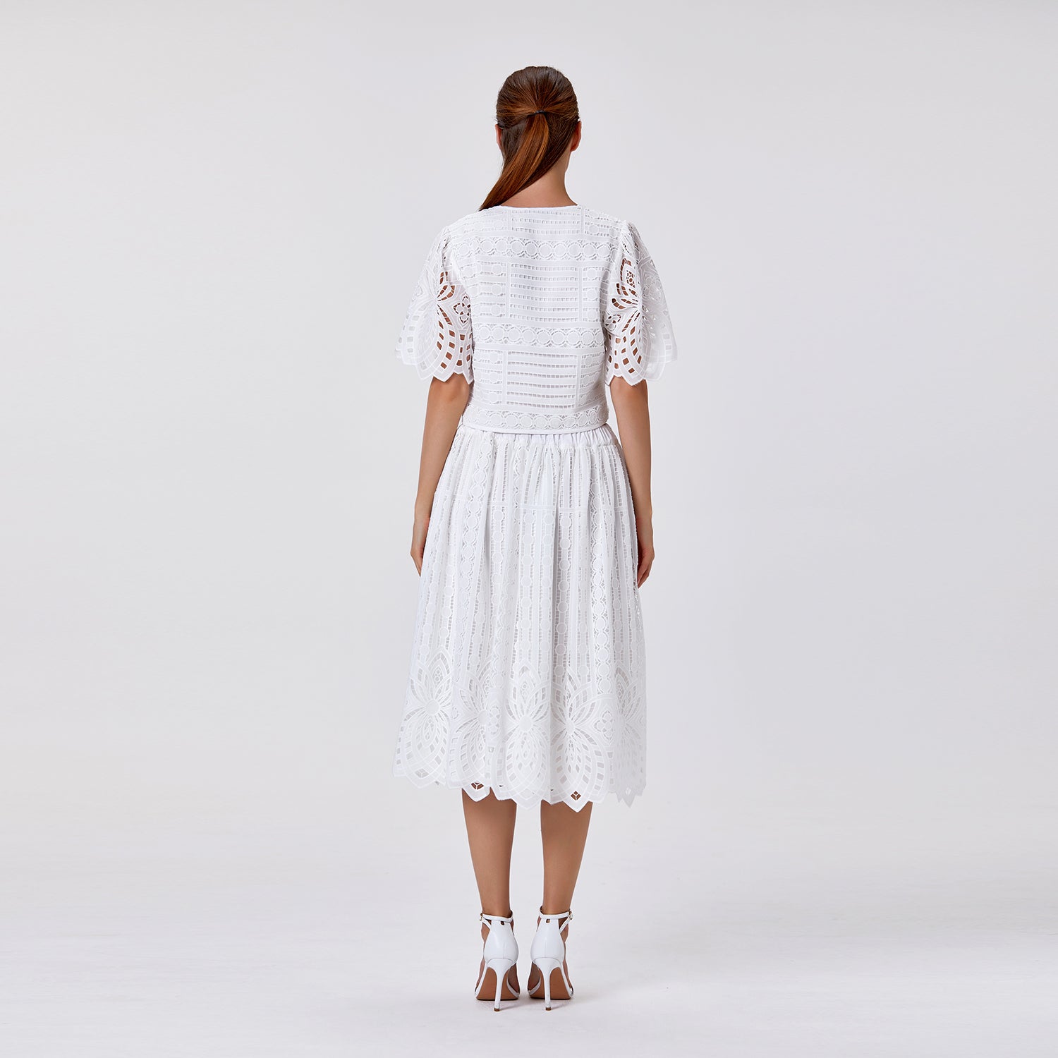 Blouse en dentelle brodée à boutons