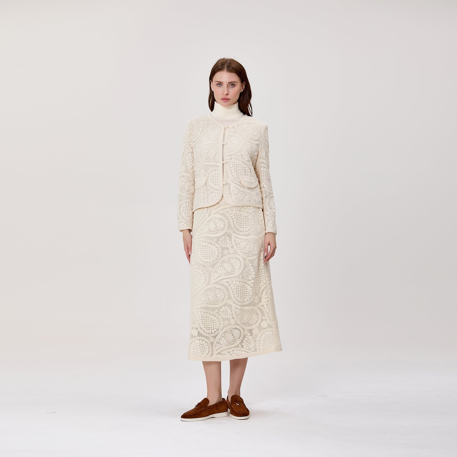 Veste courte en dentelle guipure