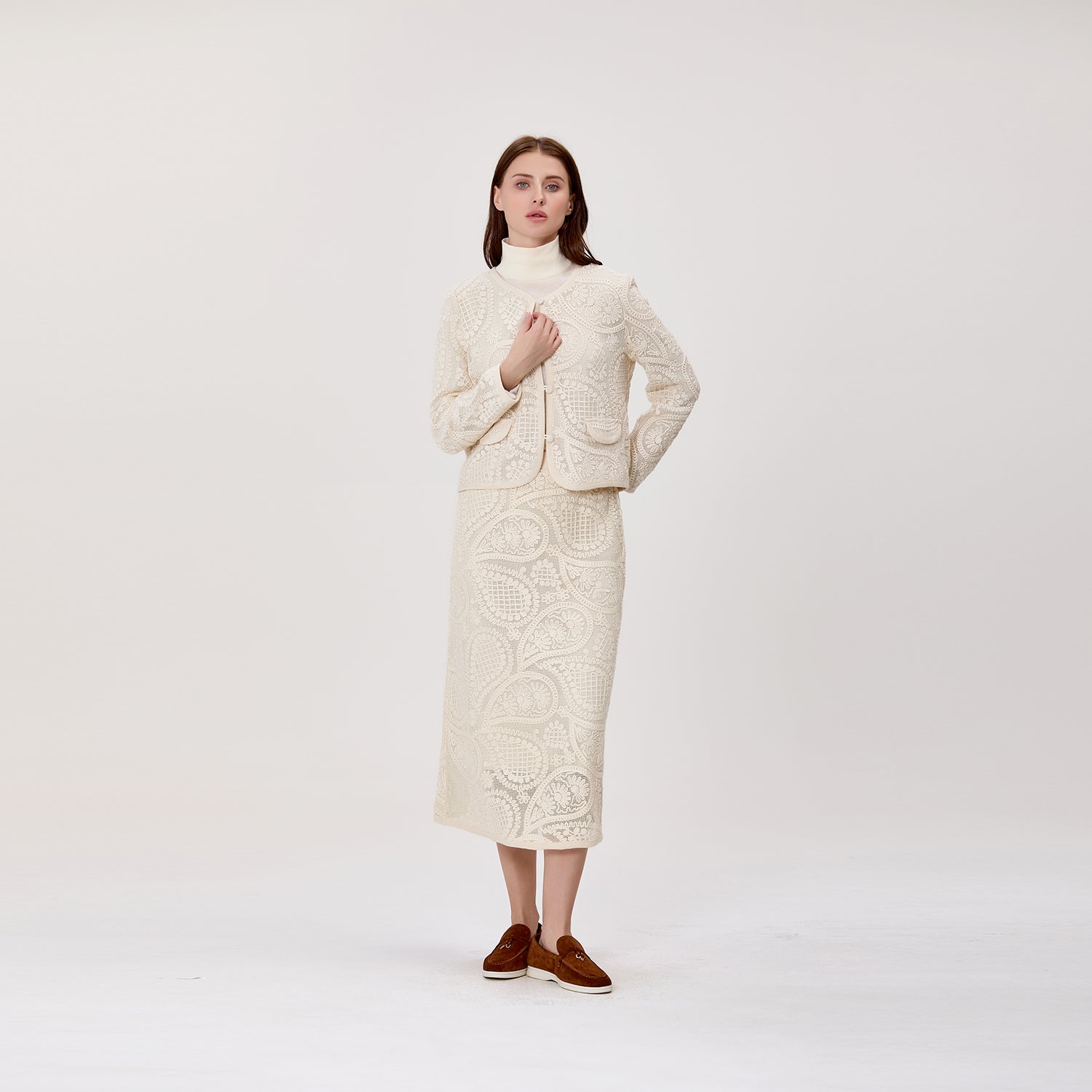 Veste courte en dentelle guipure