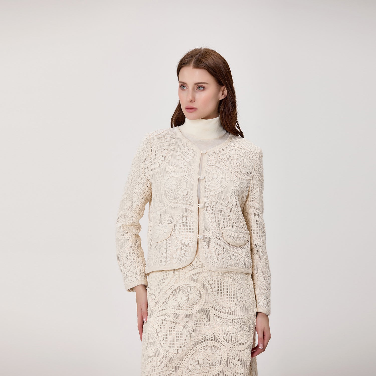 Veste courte en dentelle guipure