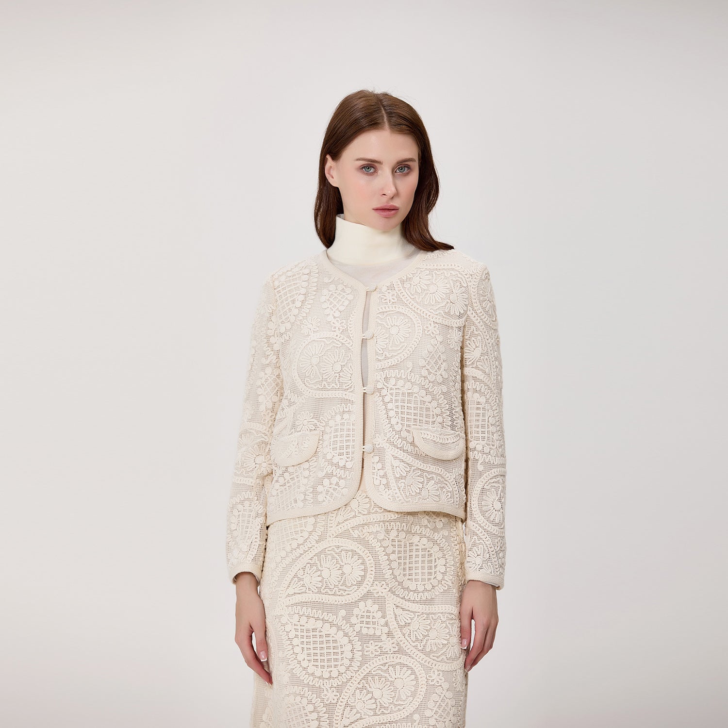 Veste courte en dentelle guipure