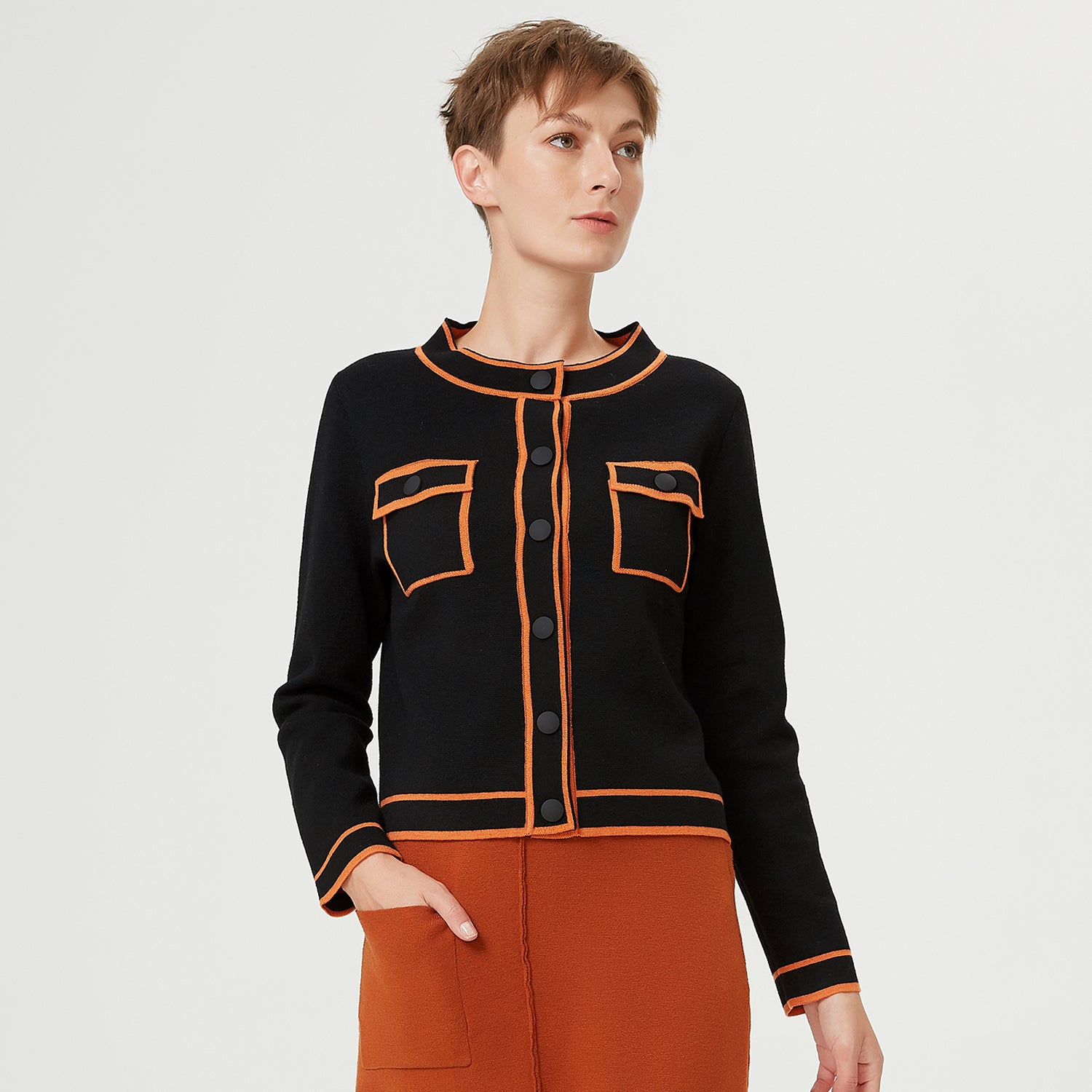 Veste courte maille à liseré contrasté