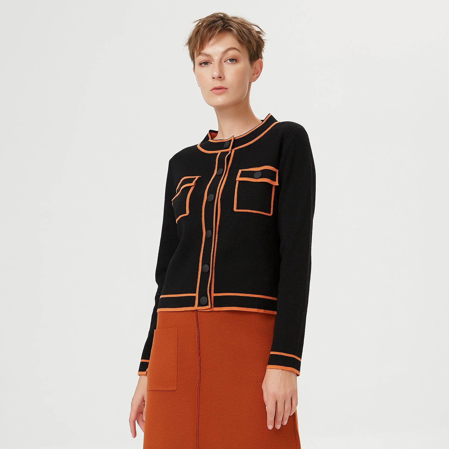Veste courte maille à liseré contrasté