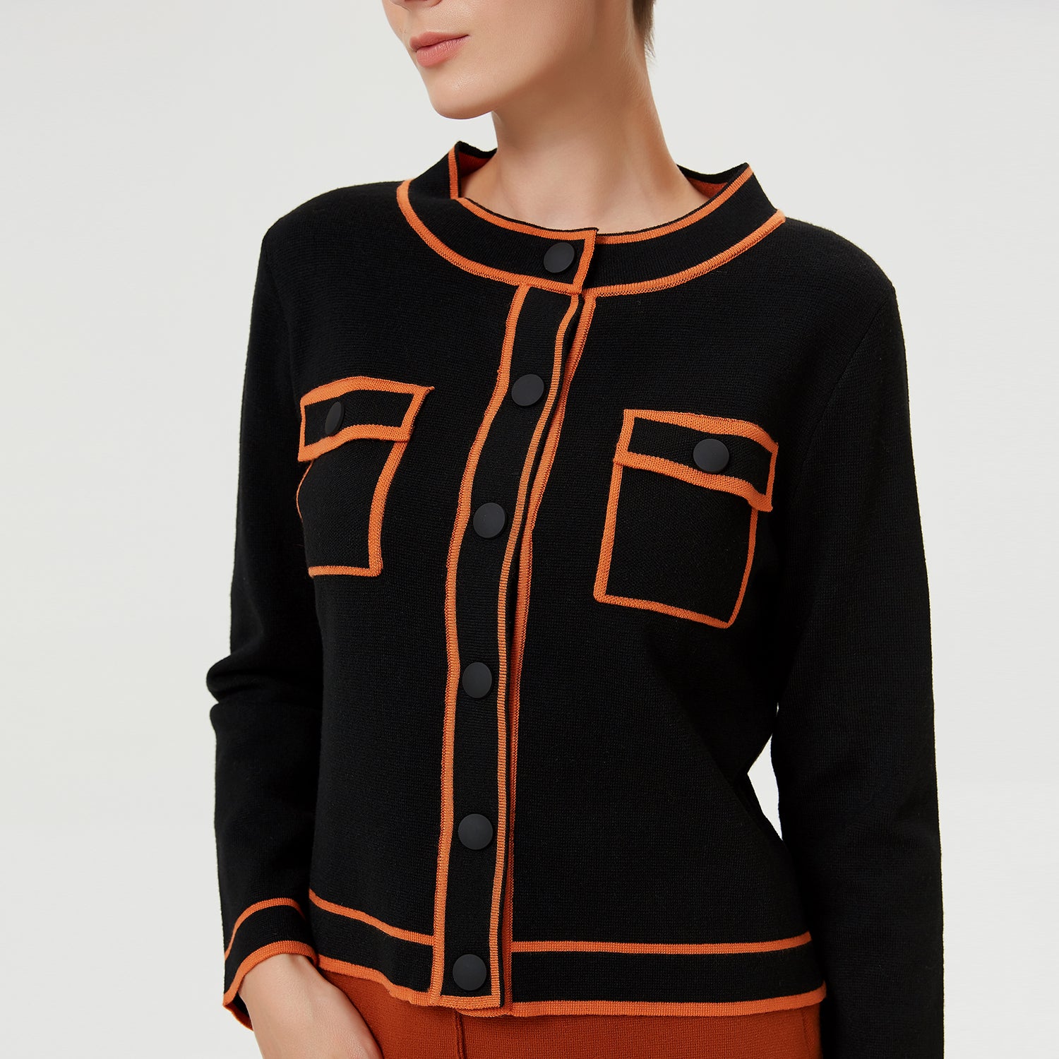 Veste courte maille à liseré contrasté