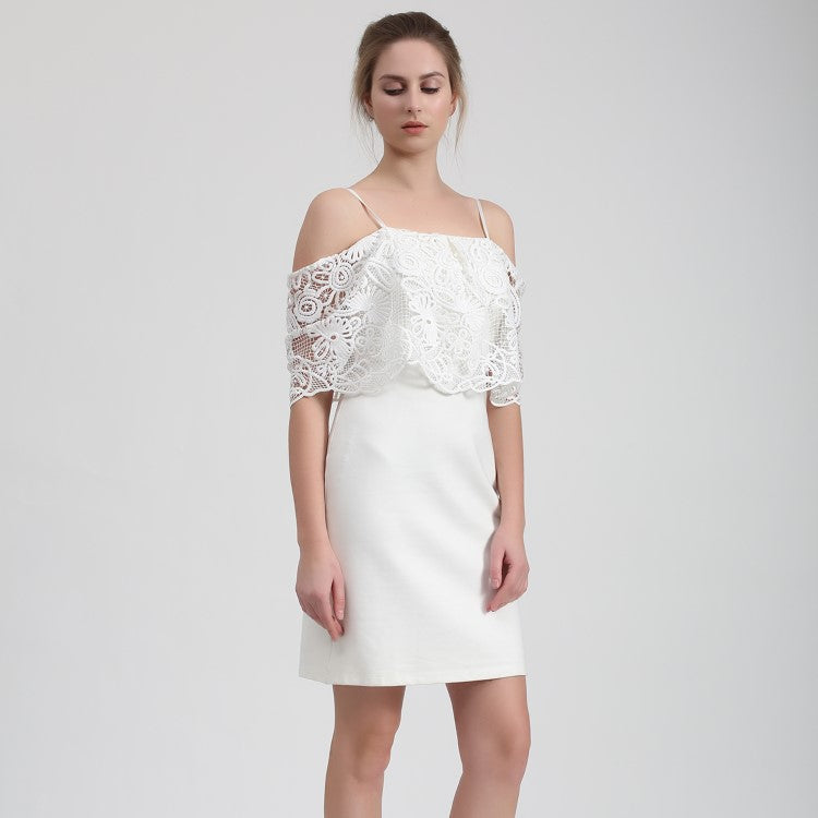 Robe courte à encolure bardot et dentelle
